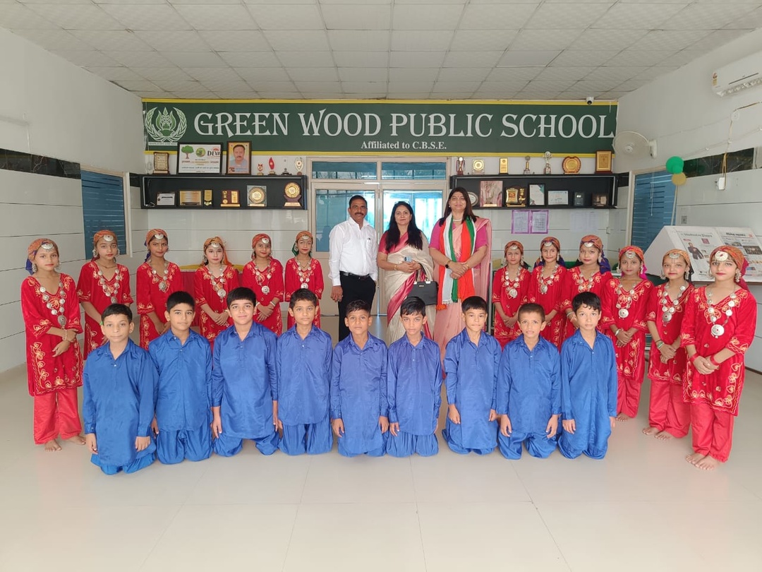 Students and teachers group photo during school anniversary event